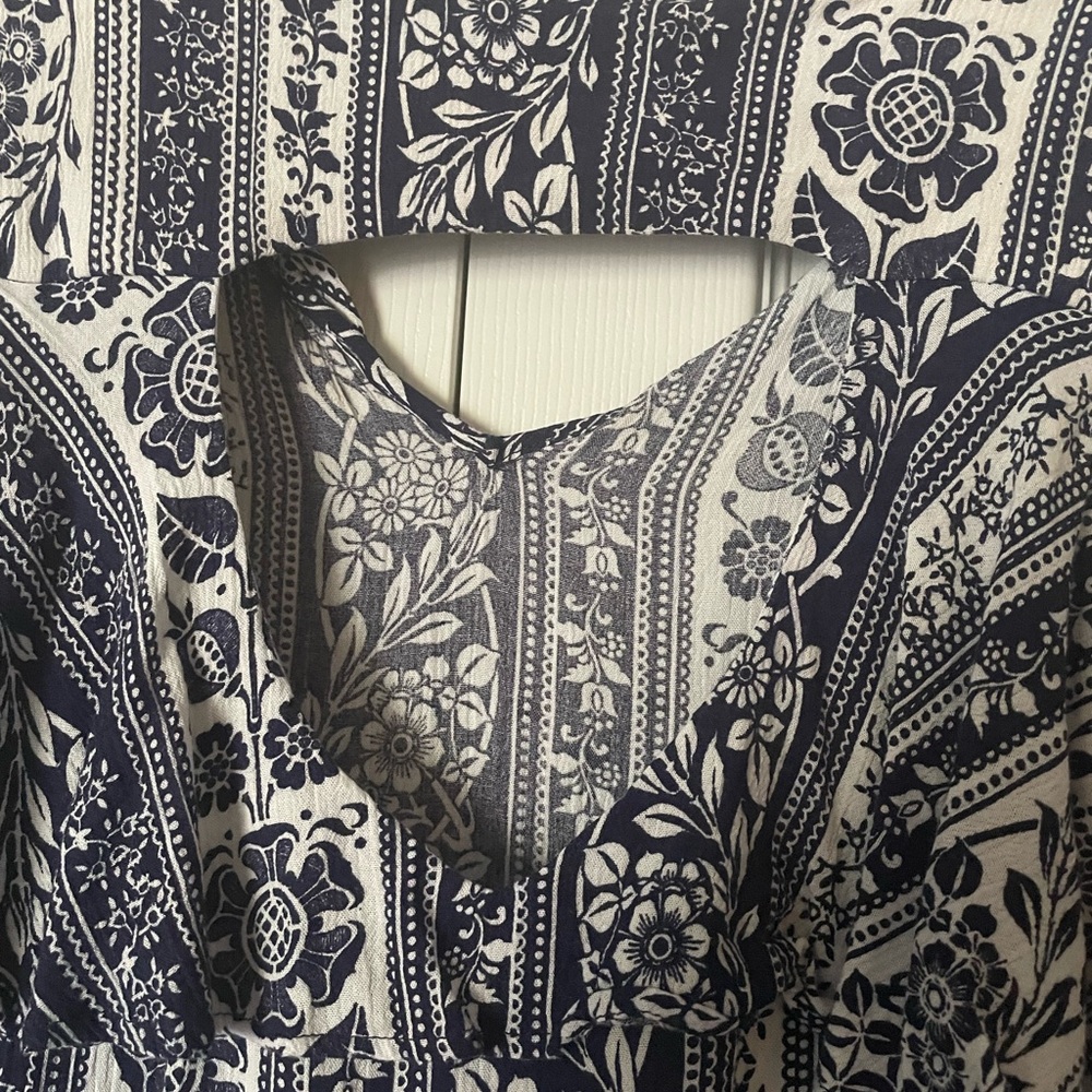 Cold Shoulder Top - Picture 3 of 4